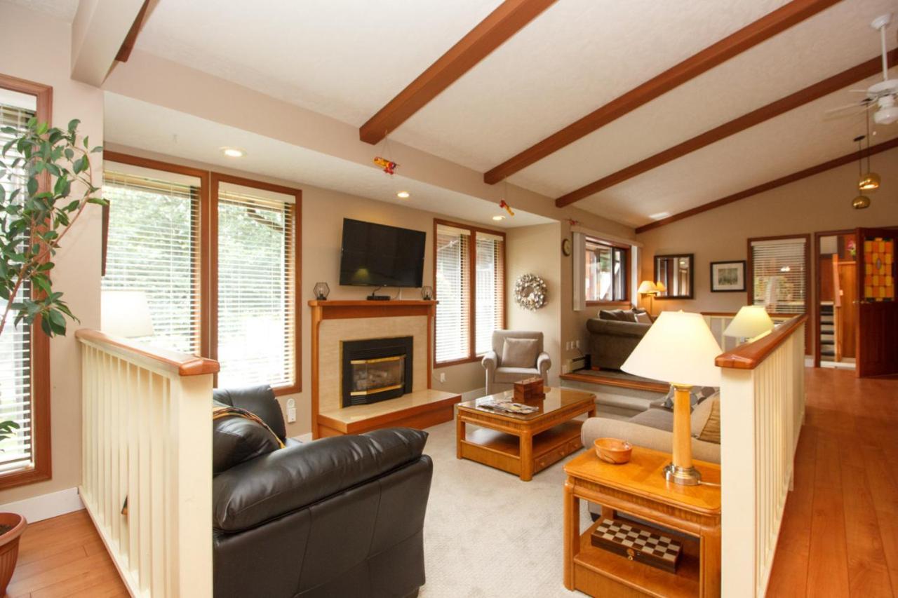 Coles Bay Vacation Retreat Villa North Saanich Exteriör bild
